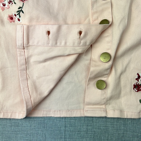 One Heart Pink Floral Embroidered Button Up Mini Skirt Size Medium & XL - Picture 7 of 7